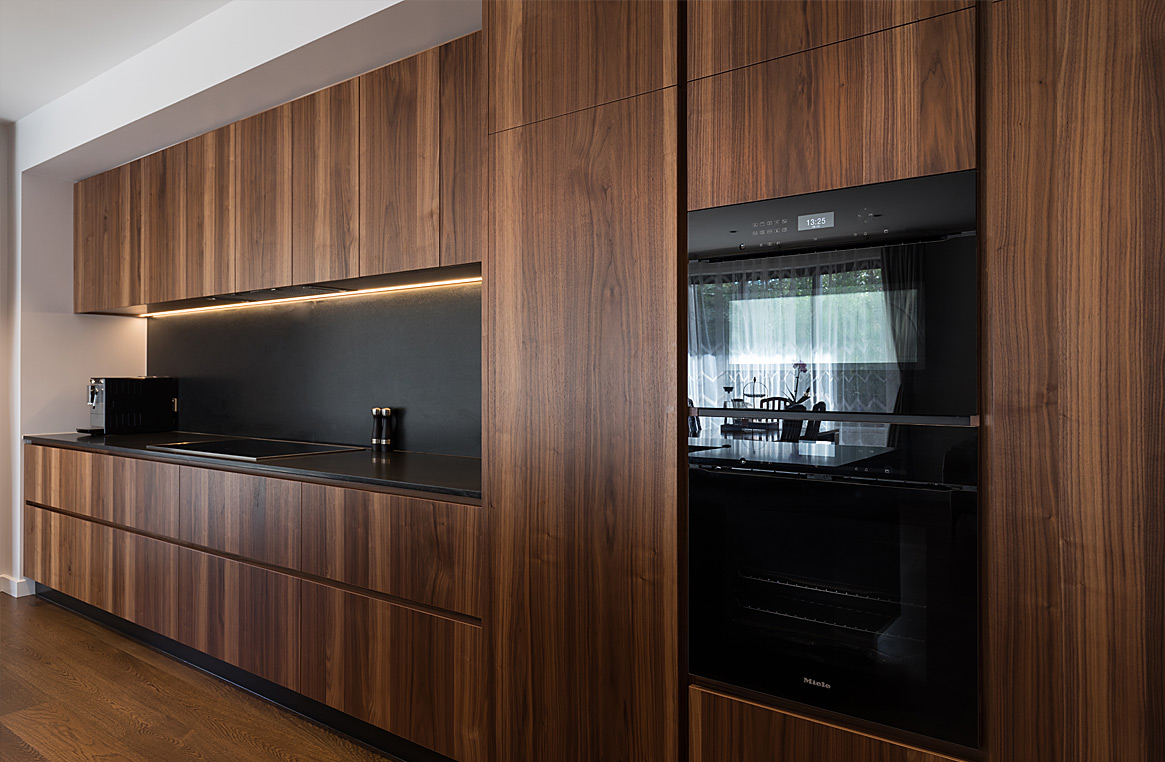 Stunning Walnut And Black Kitchen Neo Design